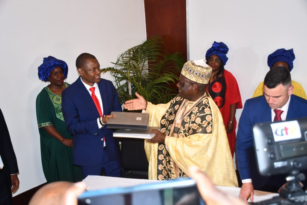 Cérémonie Officielle de Signature Tripartite Etat Du Cameroun - Impex Trading Sarl - Investisseurs