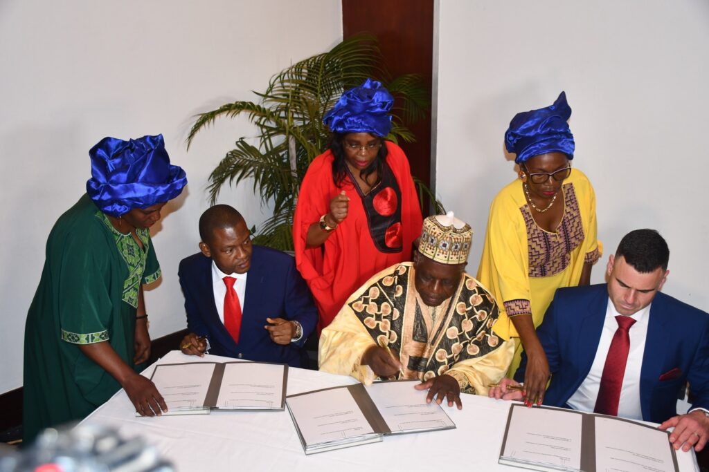 Cérémonie Officielle de Signature Tripartite Etat Du Cameroun - Impex Trading Sarl - Investisseurs